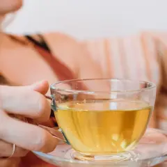 Najskuteczniejsze herbaty na trądzik - naturalne sposoby na piękną cerę
