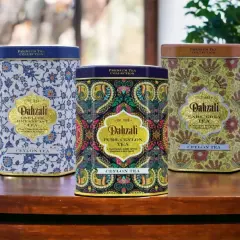 Trzy ozdobne puszki herbaty Dahzali z wzorami kwiatowymi i paisley.