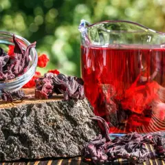 Domowa herbata z hibiskusa - prosty przepis na orzeźwiający napój krok po kroku