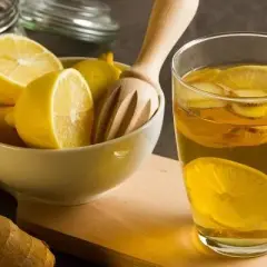 Naturalna herbata z miodem na przeziębienie: sprawdzony przepis na odporność