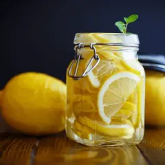 Przepis na aromatyczną cytrynę w zalewie do herbaty: najlepszy sposób