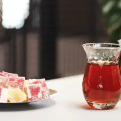 Jak zaparzyć herbatę po turecku? Akcesoria i porady