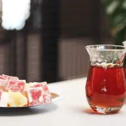 Jak zaparzyć herbatę po turecku? Akcesoria i porady