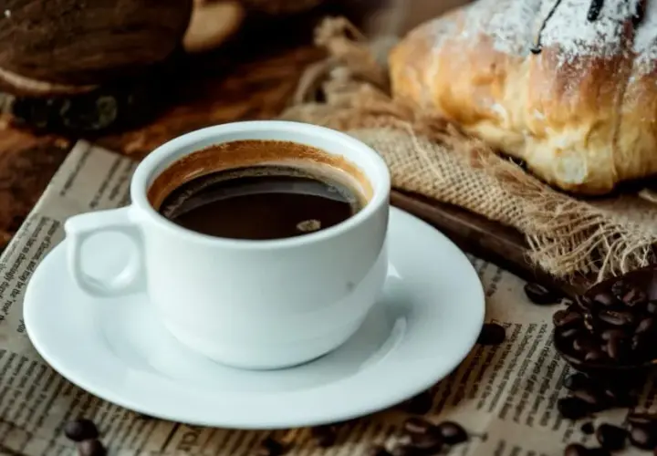 Czym jest americano? Jak powstaje ta kawa i czym różni się od innych?