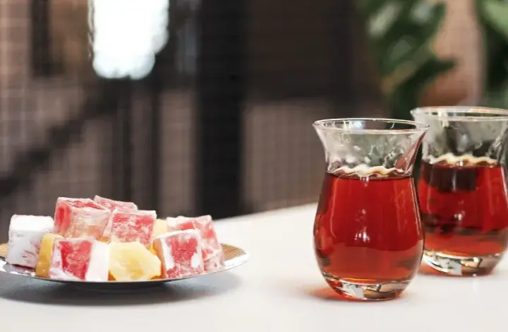 Jak zaparzyć herbatę po turecku? Akcesoria i porady