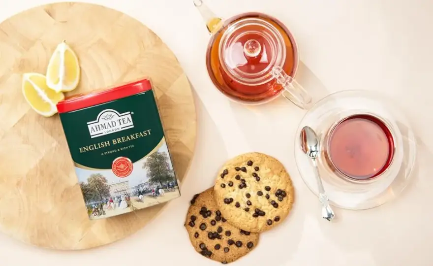 Jak smakuje herbata English Breakfast od Ahmad Tea i jakie ma zalety?